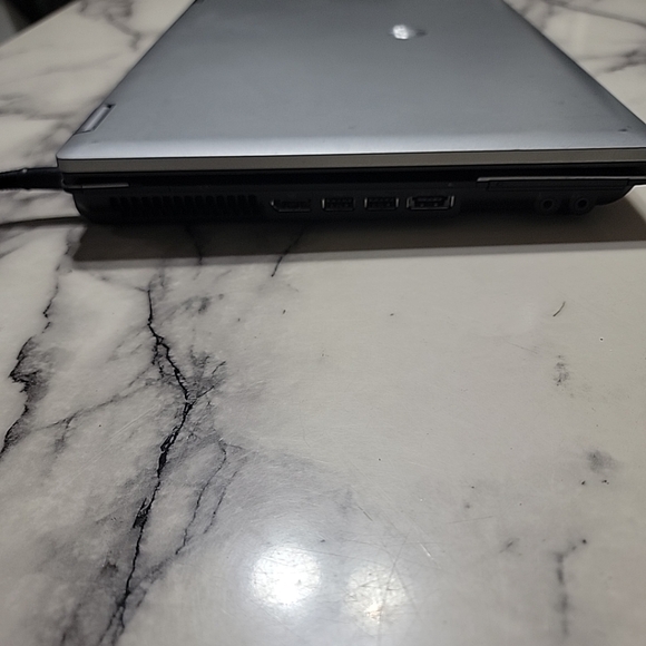 HP ProBook 6555b Powers On Missing Battery And HD 3d Drive Guard Still Function - Picture 3 of 8